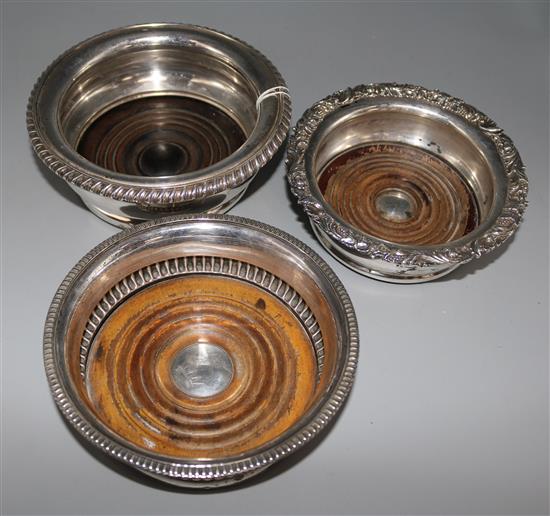 Three 19th century plated wine coasters, 6.5in et infra.